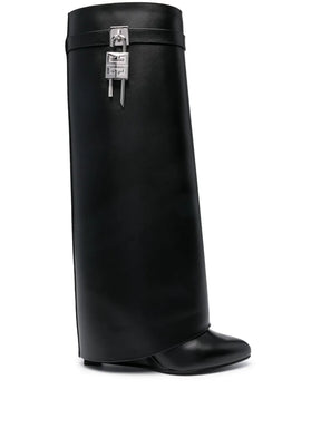 BLACK BOOTS