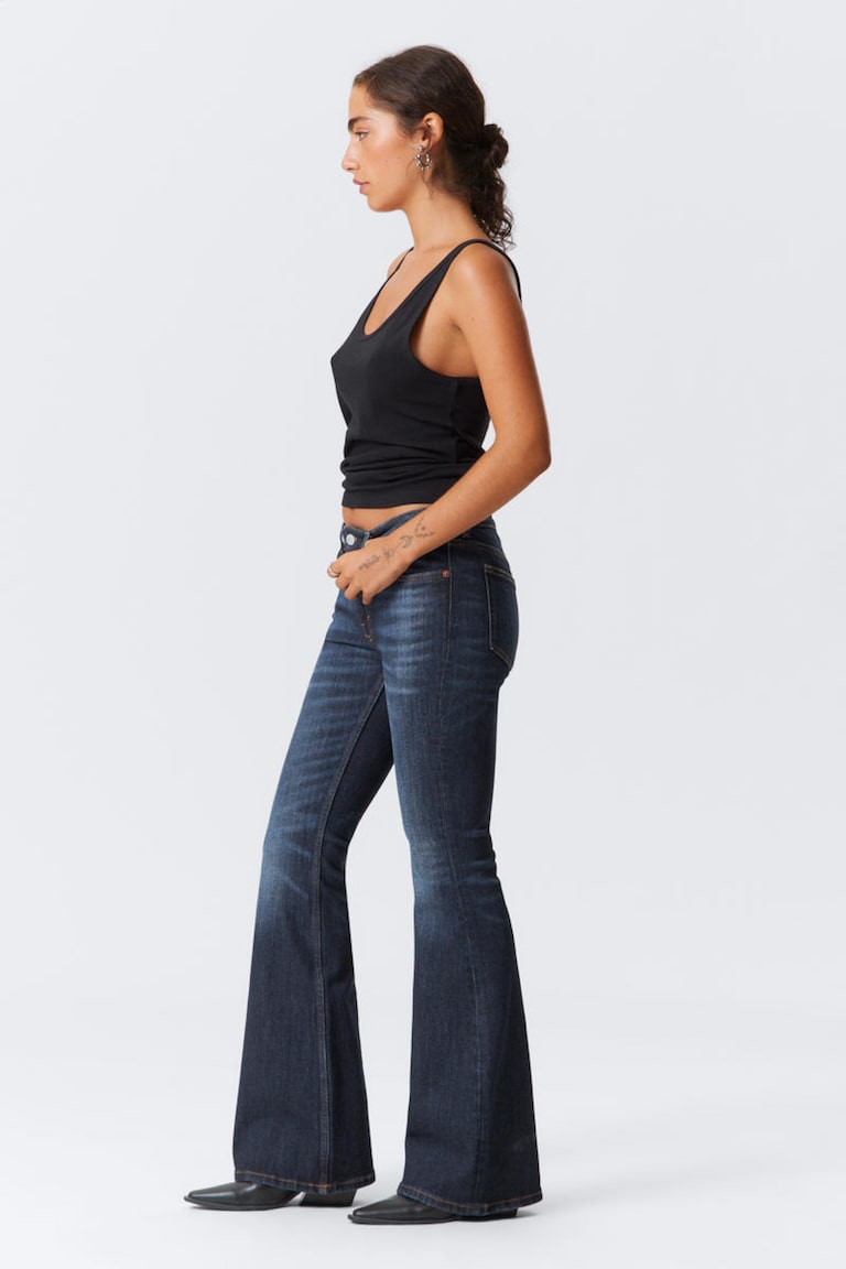 LOW RISE SLIM FLARED JEANS